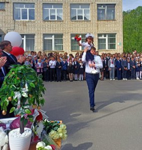 В районе прошел праздник Последнего звонка