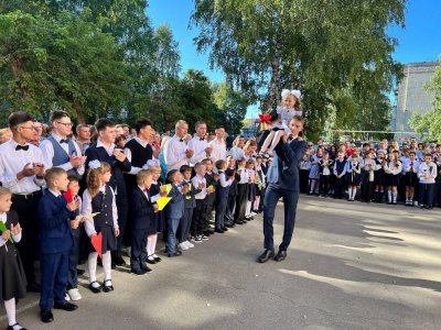 В школах города и района прошли торжественные линейки