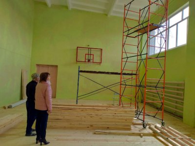 В спортивных залах школ №4, 5 и в филиале школы №1 в пос. Ртищевский начались ремонтные работы
